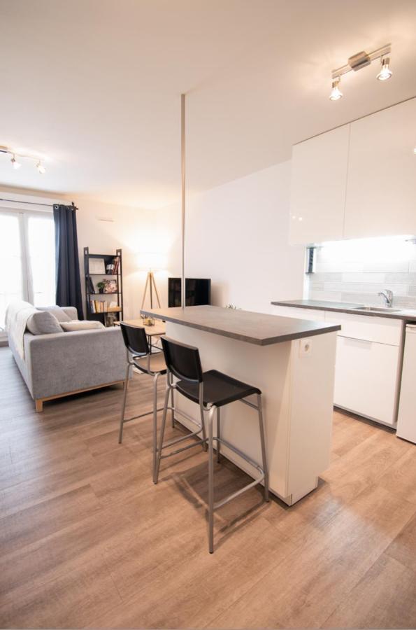 Joli Studio Tout Confort A 2 Pas De La Gare Poissy Zewnętrze zdjęcie