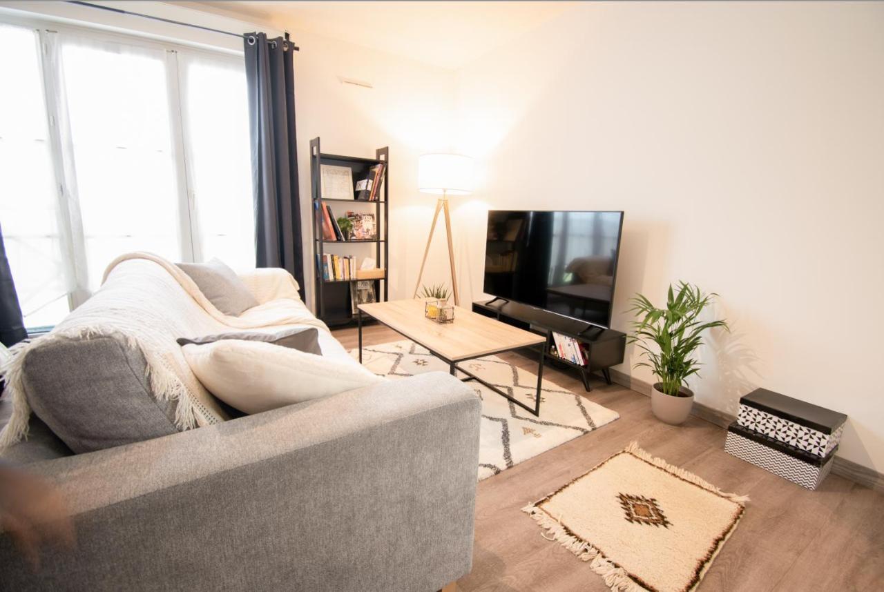 Joli Studio Tout Confort A 2 Pas De La Gare Poissy Zewnętrze zdjęcie